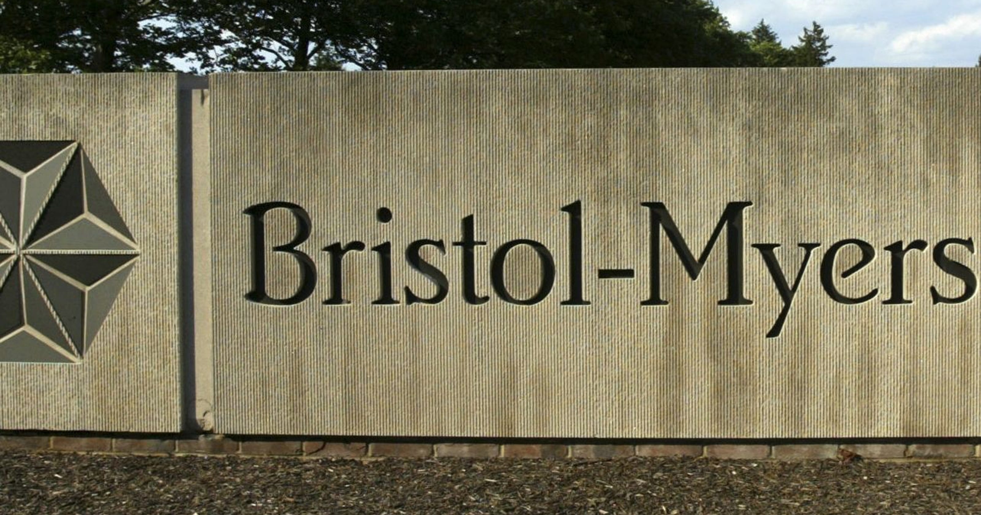 Cổ Phiếu Công Ty Dược Bristol-Myers Khi Thị Trường Đi Ngang