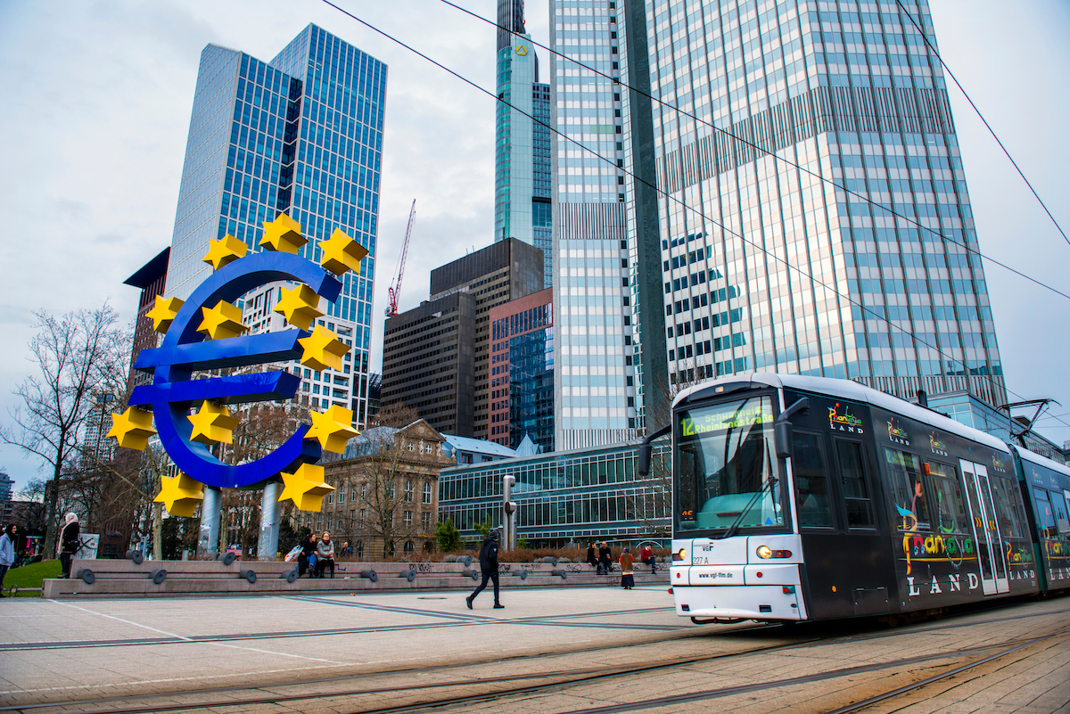 ECB vừa nâng lãi suất lên mức cao nhất trong hơn 2 thập kỷ