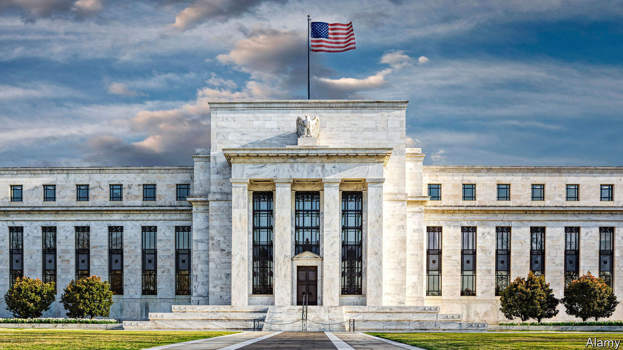 Tại sao các ngân hàng trung ương phải tăng lãi suất để kiềm chế lạm phát?