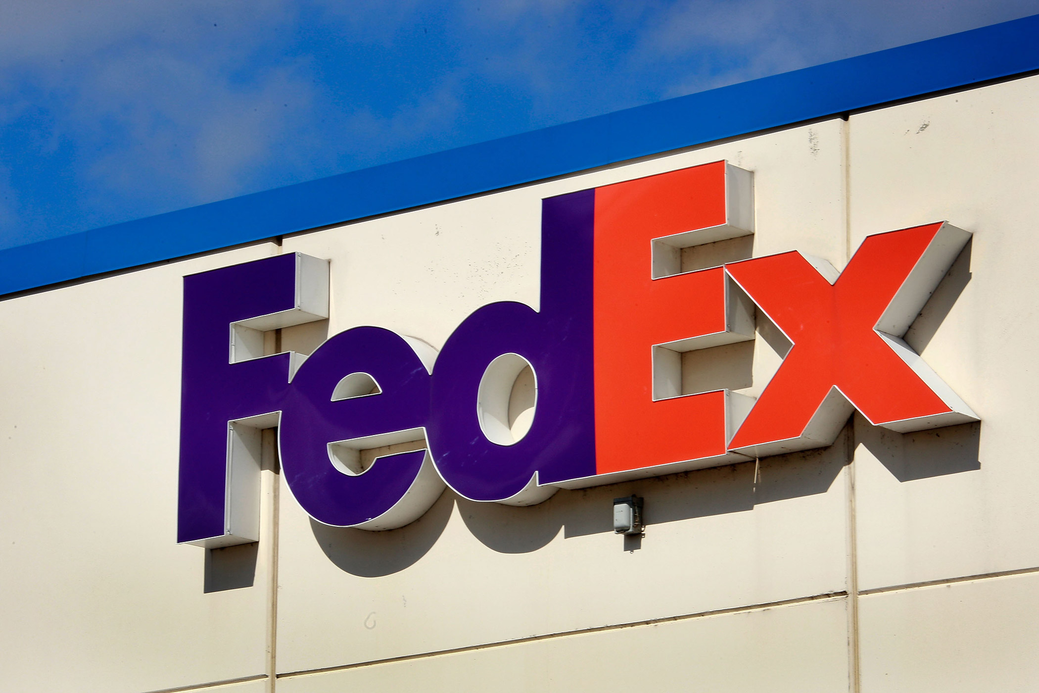 Cổ Phiếu FedEx (FDX) Và Morgan Chase & Co (JOM) Giảm Giá