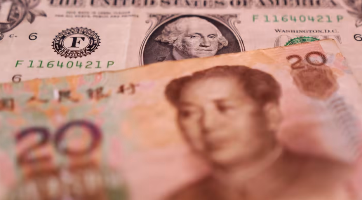 Nhân dân tệ lần đầu tiên vượt đô la Mỹ trong cán cân thanh toán của Trung Quốc